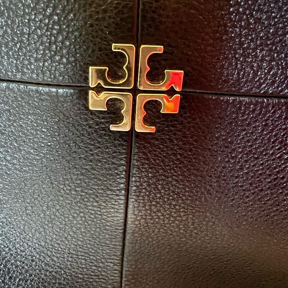 Tory Burch Black Pebbled Leather Ivy Zip Tote - Picture 8 of 16